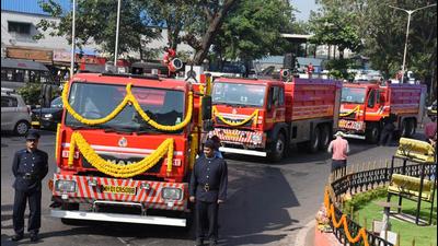 Mumbai Fire Brigade has introduced its newest fleet of fire fighting vehicles two weeks ago. The fleet has a 55-metre-tall water tower with five expandable arms along with an inbuilt high-capacity water tanker. (HT Photo) Mumbai Fire Brigade has introduced its newest fleet of fire fighting vehicles two weeks ago. The fleet has a 55-metre-tall water tower with five expandable arms along with an inbuilt high-capacity water tanker. (HT Photo)