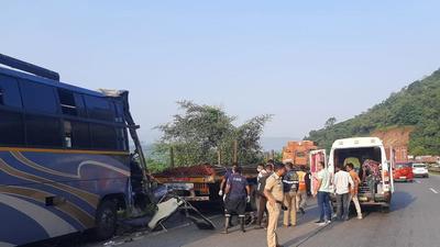 As part of the project, the existing six lanes on the said stretch will be turned into eight lanes and the distance reduced to 13.3 km. With this “link” in place, the total length of the expressway from Pune to Mumbai will be reduced by 6km and travel time reduce by 20-25 minutes. (HT PHOTO)