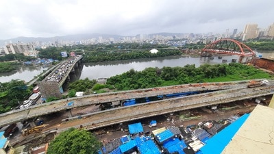 The third Kalwa Creek Bridge in Thane will be extended to Patni to ease traffic congestion, says minister Awhad. (PRAFUL GANGURDE/HT FILE PHOTO)