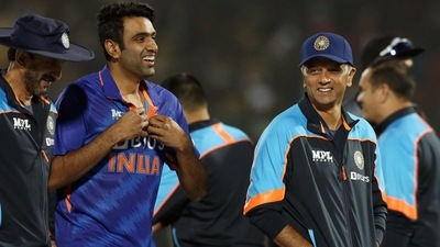 India coach Rahul Dravid and India's Ravichandran Ashwin after win the first T20 International Match against New Zealand, at Sawai Mansingh Stadium in Jaipur on Wednesday.&nbsp; (ANI)