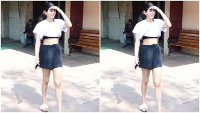 Khushi teamed her athleisure with comfy white flip flops. (HT Photos/Varinder Chawla)