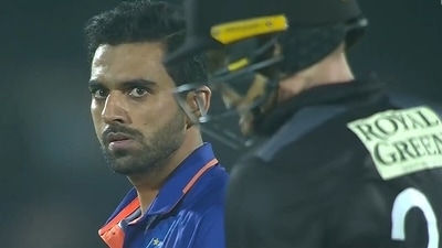 Deepak Chahar won the 'Kamaal ka Moment' for this staring at Martin Guptill. (Twitter) Deepak Chahar won the 'Kamaal ka Moment' for this staring at Martin Guptill. (Twitter)