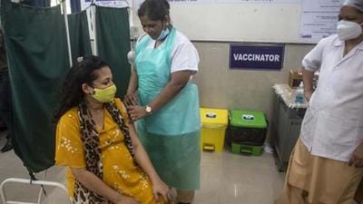 As per state health department authorities, Pune district reported 248 fresh Covid-19 cases and two deaths due to the infection on Thursday. The two deaths were reported in rural Pune. (HT Photo)