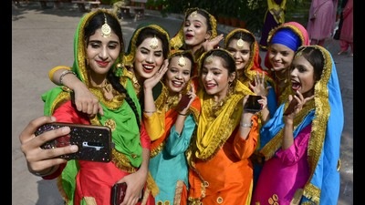 Girls pose for a selfie during the PU Zonal Youth and Heritage Festival at Khalsa College For Women in Ludhiana on Thursday. (Harsimar Pal Singh/HT) Girls pose for a selfie during the PU Zonal Youth and Heritage Festival at Khalsa College For Women in Ludhiana on Thursday. (Harsimar Pal Singh/HT)