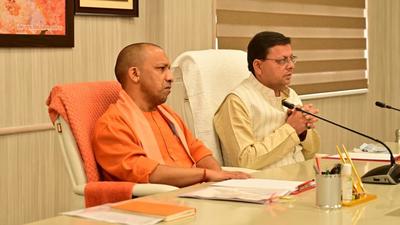 Uttarakhand Chief Minister Pushkar Singh Dhami on Thursday met Uttar Pradesh chief minister Yogi Adityanath in Lucknow to discuss pending matters between the two states. (HT PHOTO.) Uttarakhand Chief Minister Pushkar Singh Dhami on Thursday met Uttar Pradesh chief minister Yogi Adityanath in Lucknow to discuss pending matters between the two states. (HT PHOTO.)