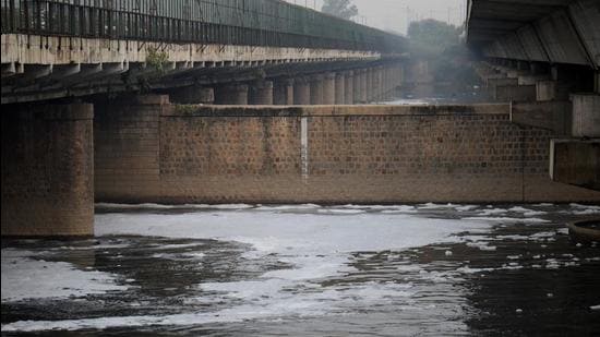 River watchers and experts said Delhi needs to address its unplanned urban growth and work towards restoring the natural ecological flow of the river to allow dilution of waste water. (Amal KS/Hindustan Times)