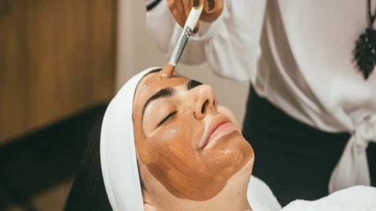 Removes the dead skin cells: Removing facial hair also helps in getting rid of the dead skin cells that stay in the superficial layers of the skin. Therefore, shaving can make your skin very smooth and supple.