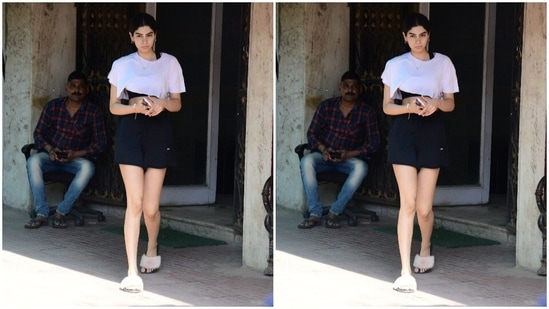 Khushi looked pretty in a white cropped top and a pair of black gym shorts.(HT Photos/Varinder Chawla)
