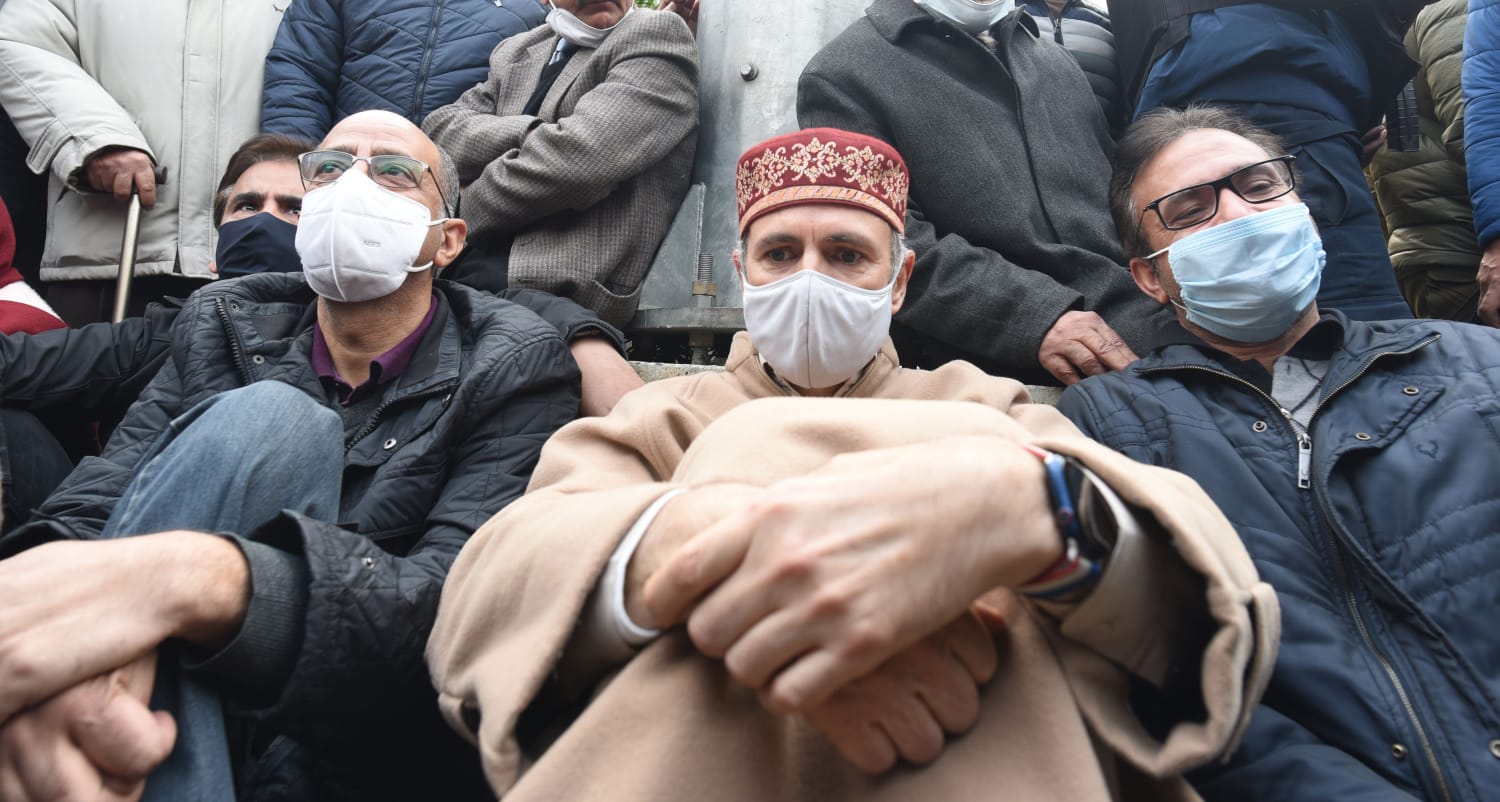 JKNC vice president and former chief minister of Jammu and Kashmir Omar Abdullah stages sit-in protest against Hyderpora killings in Srinagar on Thursday, November 18, 2021. (Photo by Waseem Andrabi/Hindustan Times)