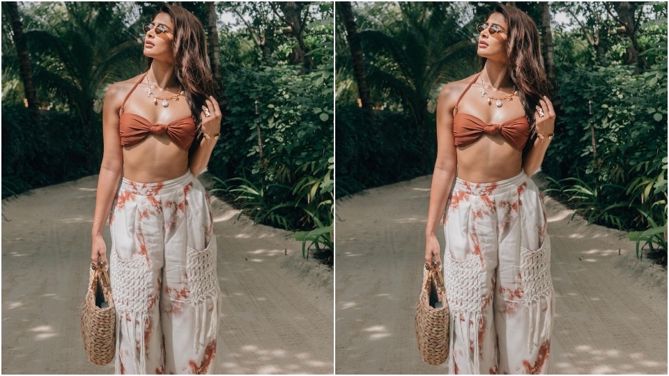 Pooja Hai Pooja Hegde Xnxx Videos - Pooja Hegde, in â‚¹6k bikini top and tie-dye pants, brings 'Tropical Thunder'  to the Maldives | Fashion Trends - Hindustan Times
