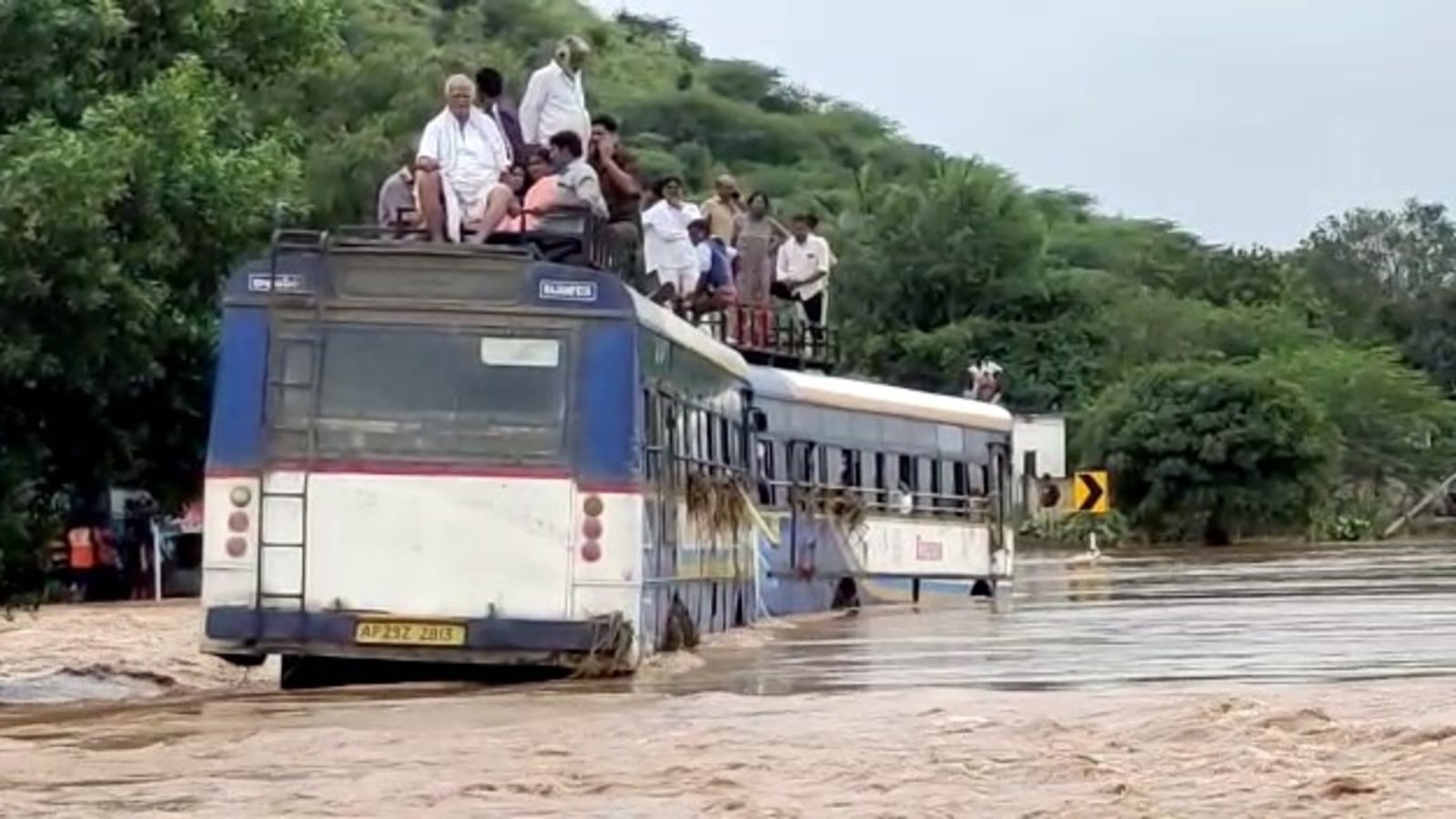 39 feared dead in TN, Andhra rain disaster | Latest News India ...