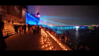 Diyas were lit across the east bank of the Ganga and adding to their beauty was the laser show . (HT Photo) Diyas were lit across the east bank of the Ganga and adding to their beauty was the laser show . (HT Photo)