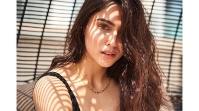 Making her Bollywood debut with Bunty Aur Babli 2, actor Sharvari Wagh is dropping one bombastic look after another and we are hooked over her promotional wardrobe. (Instagram/sharvari) Making her Bollywood debut with Bunty Aur Babli 2, actor Sharvari Wagh is dropping one bombastic look after another and we are hooked over her promotional wardrobe. (Instagram/sharvari)