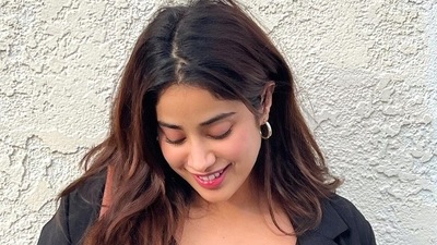 Janhvi Kapoor recently confirmed that she is shooting for the Hindi remake of Helen, a Malayalam film. (Instagram) Janhvi Kapoor recently confirmed that she is shooting for the Hindi remake of Helen, a Malayalam film. (Instagram)