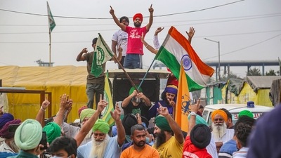 Protesters at the Tikri border celebrate the PM's announcement that the farm laws will be repealed. (PTI)
