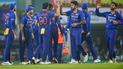 Ranchi: Indian bowler Deepak Chahar celebrates with his teammates after dismissing New Zealand batsman Martin Guptil during their 2nd Twenty20 cricket match at JSCA International Stadium Complex in Ranchi, Friday, Nov. 19, 2021. (PTI) Ranchi: Indian bowler Deepak Chahar celebrates with his teammates after dismissing New Zealand batsman Martin Guptil during their 2nd Twenty20 cricket match at JSCA International Stadium Complex in Ranchi, Friday, Nov. 19, 2021. (PTI)
