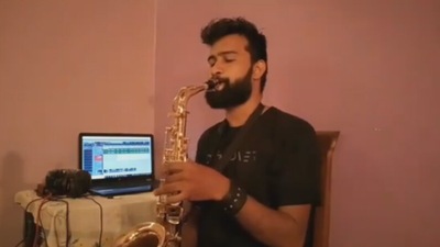 Olavo plays his saxophone to cover Manike Mage Hithe, originally sung by Sri Lankan singer Yohani.&nbsp; (instagram/@olavofdes)