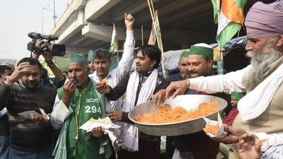Farmers celebrate Centre's decision to repeal farm laws with jalebis at Ghazipur border. (HT Photo) Farmers celebrate Centre's decision to repeal farm laws with jalebis at Ghazipur border. (HT Photo)