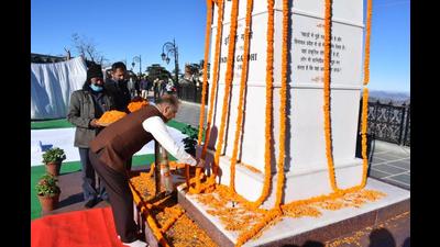 Himachal chief minister Jai Ram Thakur paying floral tributes to late prime minister Indira Gandhi on her 104th birth anniversary on the Ridge in Shimla on Friday. (HT Photo) Himachal chief minister Jai Ram Thakur paying floral tributes to late prime minister Indira Gandhi on her 104th birth anniversary on the Ridge in Shimla on Friday. (HT Photo)