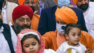 Uttar Pradesh chief minister Yogi Adityanath attends Guru Nanak Jayanti celebrations in Lucknow on Friday. (PTI PHOTO) Uttar Pradesh chief minister Yogi Adityanath attends Guru Nanak Jayanti celebrations in Lucknow on Friday. (PTI PHOTO)