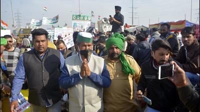 Former Uttarakhand chief minister and senior Congress leader Harish Rawat at the Ghazipur protest site on the Delhi-Uttar Pradesh border, in New Delhi, on December 20, 2020. (HT Photo) Former Uttarakhand chief minister and senior Congress leader Harish Rawat at the Ghazipur protest site on the Delhi-Uttar Pradesh border, in New Delhi, on December 20, 2020. (HT Photo)