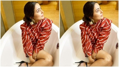 Hina wore her hair into a messy bun as she posed for the cameras. (Instagram/@realhinakhan) Hina wore her hair into a messy bun as she posed for the cameras. (Instagram/@realhinakhan)