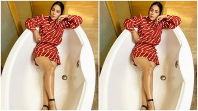 In minimal makeup – nude eyeshadow, mascara-laden eyelashes, drawn eyebrows, contoured cheeks and a shade of nude lipstick – Hina was ready. (Instagram/@realhinakhan) In minimal makeup – nude eyeshadow, mascara-laden eyelashes, drawn eyebrows, contoured cheeks and a shade of nude lipstick – Hina was ready. (Instagram/@realhinakhan)