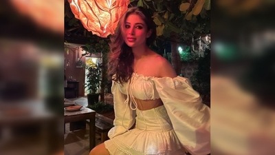 With her wavy hair left open and bold black winged eyes, Mouni Roy stunned her Insta fam with her gorgeous photos. (Instagram/@imouniroy) With her wavy hair left open and bold black winged eyes, Mouni Roy stunned her Insta fam with her gorgeous photos. (Instagram/@imouniroy)