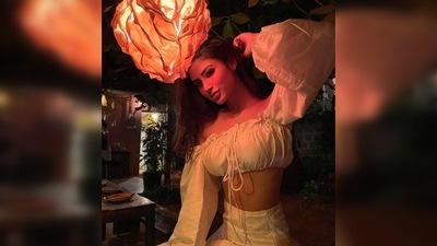 These stills of Mouni Roy from her recent dinner outing will make you want to go out for a drink with your buddies in your stylish outfit. (Instagram/@imouniroy) These stills of Mouni Roy from her recent dinner outing will make you want to go out for a drink with your buddies in your stylish outfit. (Instagram/@imouniroy)