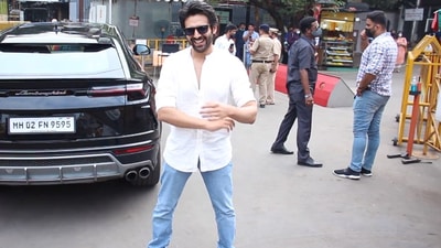 Kartik Aaryan spotted outside Siddhivinayak Temple. (Varinder Chawla) 
