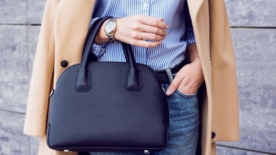 Vastu shastra tells us about things which when kept in a purse could lead us to difficulties Vastu shastra tells us about things which when kept in a purse could lead us to difficulties