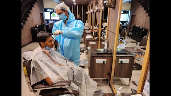 From haircuts and hair colours to facials and detan services, salons in Delhi NCR are celebrating International Men’s Day with discounts and complimentary services. (Photo: Yogesh Kumar/HT)