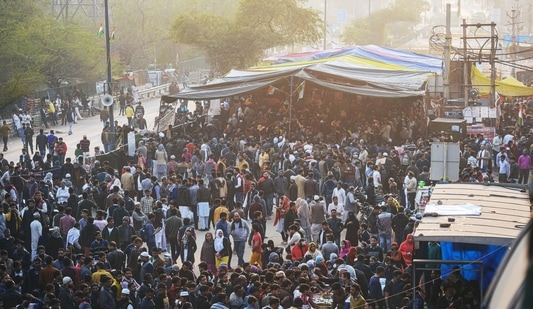 People during protest against Citizenship Amendment Act (CAA), National Population Register (NPR) and National Register of Citizens (NRC), at Shaheen Bagh, in New Delhi.&nbsp;( Amal KS / Hindustan Times)