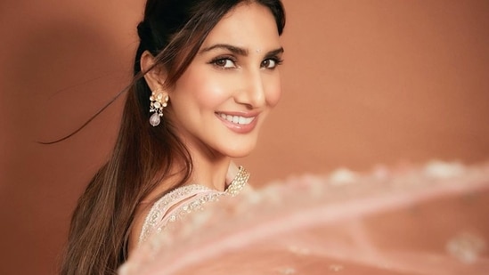 The pictures featured Vaani donning a breathtaking pale pink Anarkali kurti that reached right down till her ankles and was layered with a matching organza dupatta(Instagram/_vaanikapoor_)