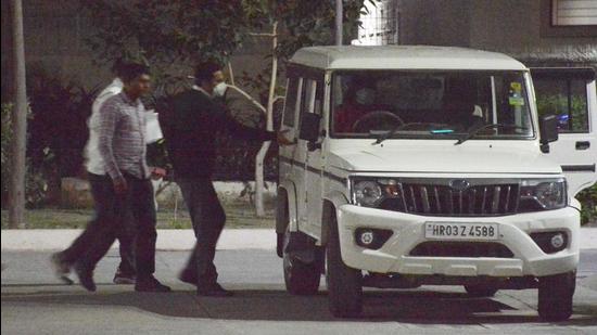 The vigilance bureau taking away HPSC officer Anil Nagar after presenting him before the judicial magistrate in Panchkula on Friday. (Sant Arora/HT) The vigilance bureau taking away HPSC officer Anil Nagar after presenting him before the judicial magistrate in Panchkula on Friday. (Sant Arora/HT)