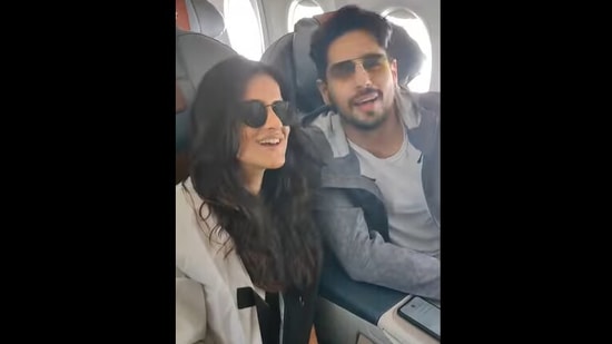 Jasleen Royal and Sidharth Malhotra lip-syncing to ‘Ranjha'.&nbsp;(instagram/@jasleenroyal)