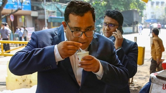 Paytm CEO Vijay Shekhar Sharma has street food from a roadside stall after listing ceremony of the company at Bombay Stock Exchange (BSE), in Mumbai on Thursday.(PTI Photo)