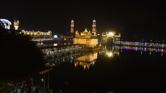 Guru Purab is celebrated every year. However, the date varies each time. According to the Lunar calendar, Guru Nanak Jayanti is celebrated 15 days after Diwali on the auspicious occasion of Kartik Purnima.(Sameer Sehgal/Hindustan Times)