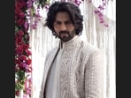 Kartik Aaryan makes fans' hearts skip a beat in white dori work sherwani(Instagram/manishmalhotra05) Kartik Aaryan makes fans' hearts skip a beat in white dori work sherwani(Instagram/manishmalhotra05)