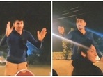 Ibrahim Ali Khan played dumb charades with his friends in a new video. Ibrahim Ali Khan played dumb charades with his friends in a new video.