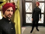 Sidharth Malhotra sizzles at ‘Dilli ki Shaadi’ in black bandhgala, red turban(Instagram/sidmalhotra) Sidharth Malhotra sizzles at ‘Dilli ki Shaadi’ in black bandhgala, red turban(Instagram/sidmalhotra)
