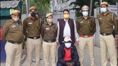 Nigerian national Okwudiri Paschal (40) along with the police team from Tilak Marg police station. (Sourced) Nigerian national Okwudiri Paschal (40) along with the police team from Tilak Marg police station. (Sourced)