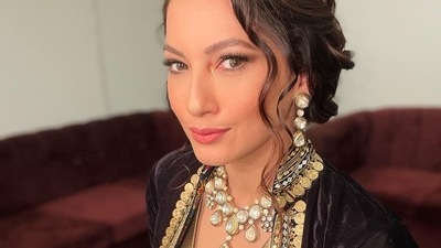 Pulling back her luscious tresses into a stylish bun, Gauahar accessorised the look with a pair of dangler earrings and a polki studded necklace. Styled by Devki Bhatt, Gauahar amplified the glam quotient with a dab of pink lipstick and dewy makeup look. (Instagram/gauaharkhan)