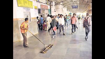 Along with Lucknow, Aligarh, Noida, Jhansi also got the “garbage-free city” award in different population categories in Swachh Survekshan. (File photo) Along with Lucknow, Aligarh, Noida, Jhansi also got the “garbage-free city” award in different population categories in Swachh Survekshan. (File photo)