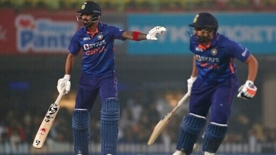 India's KL Rahul (left) gestures to captain Rohit Sharma during the second T20 cricket match between India and New Zealand, in Ranchi (AP) India's KL Rahul (left) gestures to captain Rohit Sharma during the second T20 cricket match between India and New Zealand, in Ranchi (AP)