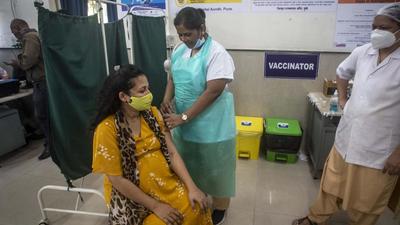Pune city and Pune rural’s daily case count is going above 100 new cases which is pushing the absolute virus numbers in the district on some days, except weekends. This comes at a time when western countries with high vaccination rates are sending alerts regarding forth Covid waves in the near future due to spurt in new cases. (HT Photo) Pune city and Pune rural’s daily case count is going above 100 new cases which is pushing the absolute virus numbers in the district on some days, except weekends. This comes at a time when western countries with high vaccination rates are sending alerts regarding forth Covid waves in the near future due to spurt in new cases. (HT Photo)