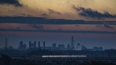 Delhi has been in the throes of an air emergency, forcing agencies to scramble for solutions to bring down the city’s air quality index (AQI). (AP) Delhi has been in the throes of an air emergency, forcing agencies to scramble for solutions to bring down the city’s air quality index (AQI). (AP)