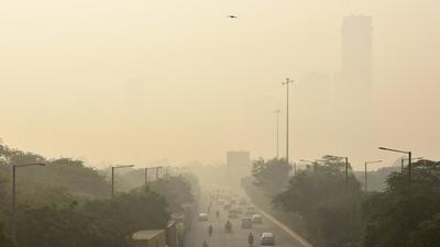 According to the Central Pollution Control Board (CPCB), Ghaziabad, Greater Noida and Noida recorded the air quality index (AQI) at 344, 322 and 356 on Saturday. (Sunil GhoshHT) According to the Central Pollution Control Board (CPCB), Ghaziabad, Greater Noida and Noida recorded the air quality index (AQI) at 344, 322 and 356 on Saturday. (Sunil GhoshHT)