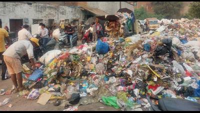 Swachh Survekshan 2021: Open dumping of garbage has been a blot on the image of Ludhiana. Over 1,100 metric tonne of garbage is generated in Ludhiana on a daily basis. There are around 40 open secondary dump sites in Ludhiana. (HT File) Swachh Survekshan 2021: Open dumping of garbage has been a blot on the image of Ludhiana. Over 1,100 metric tonne of garbage is generated in Ludhiana on a daily basis. There are around 40 open secondary dump sites in Ludhiana. (HT File)