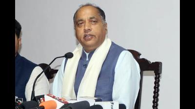 A day after PM Narendra Modi announced the repeal of the three farm laws, the Samyukt Kisan Manch, Himachal Pradesh, flayed CM Jai Ram Thakur for his silence over their 15-point demand charter. They said they won’t call off their protest unless the government formulates a law on MSP. (HT File Photo)
